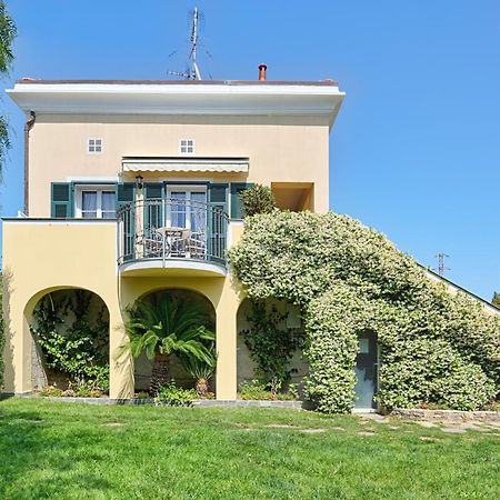 Casa Vacanze Nel Giardino Di Renzo Imperia Bagian luar foto