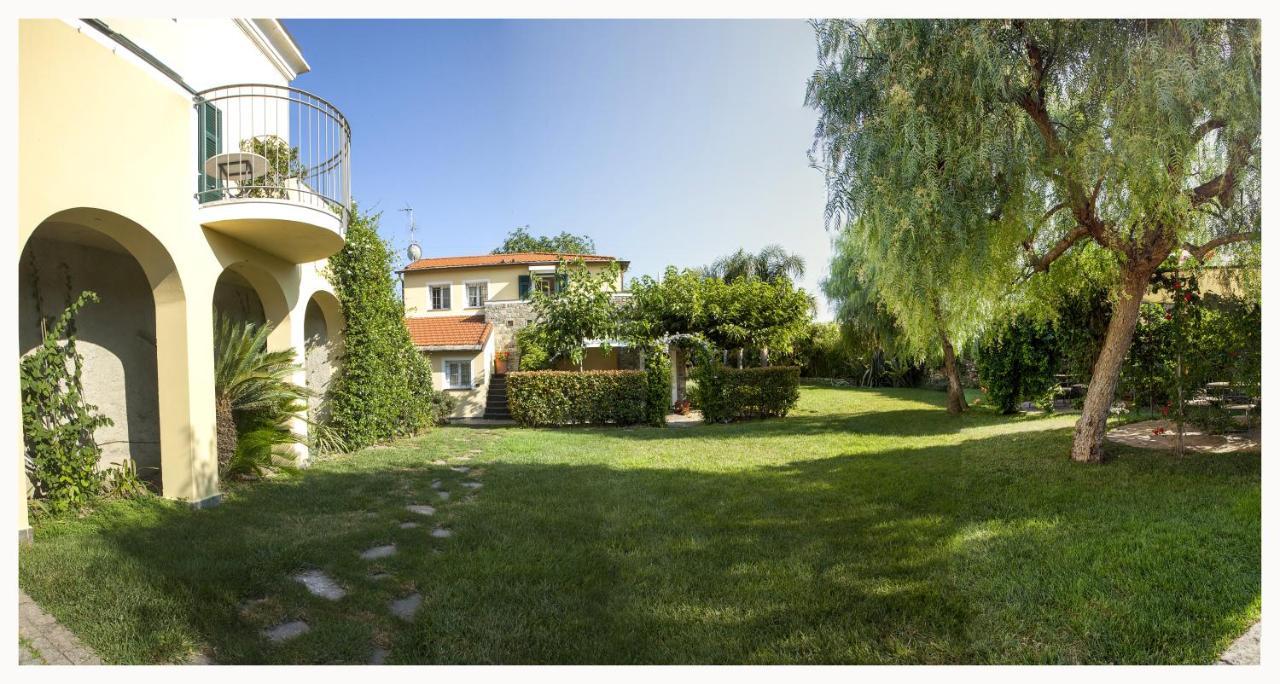 Casa Vacanze Nel Giardino Di Renzo Imperia Bagian luar foto