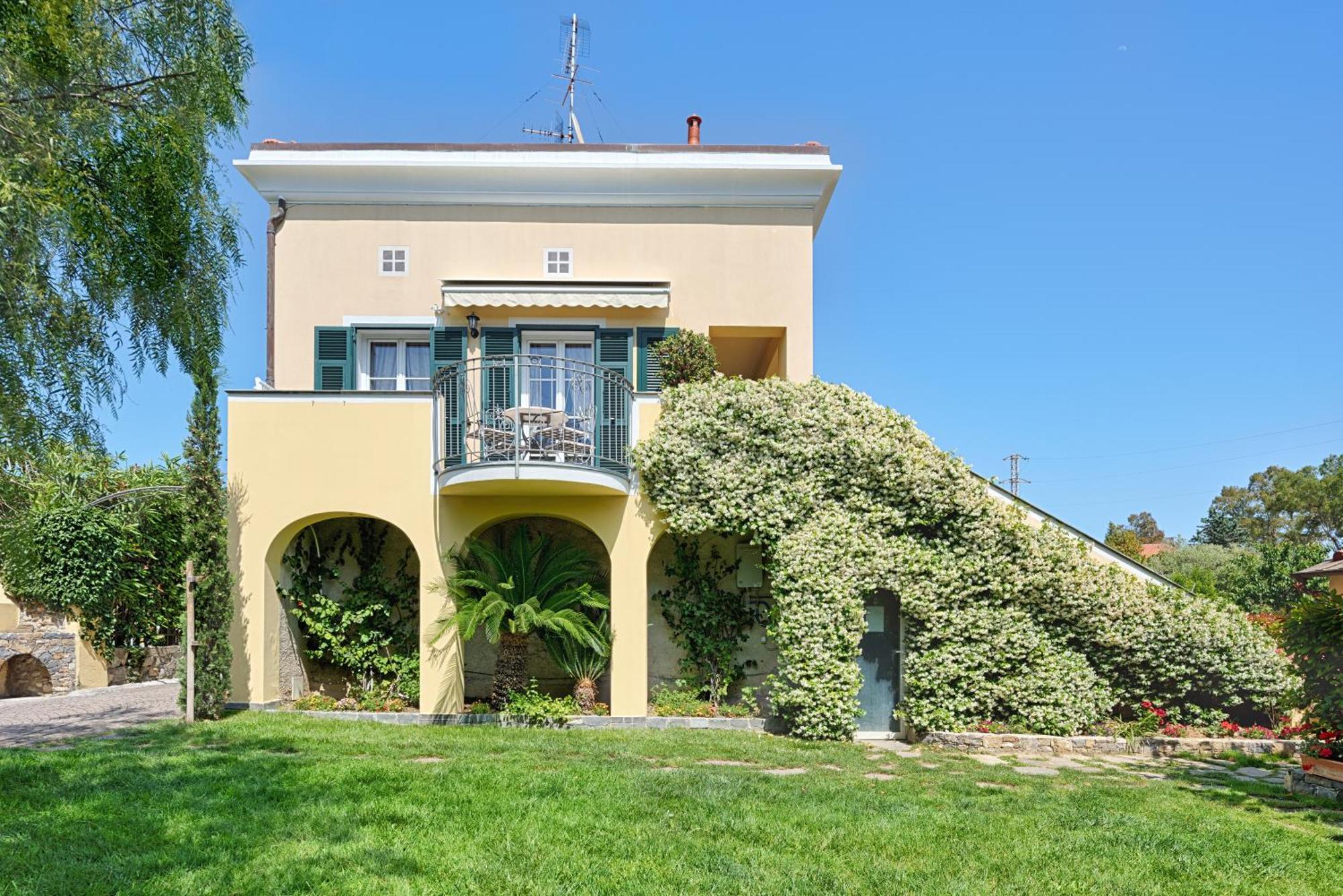 Casa Vacanze Nel Giardino Di Renzo Imperia Bagian luar foto