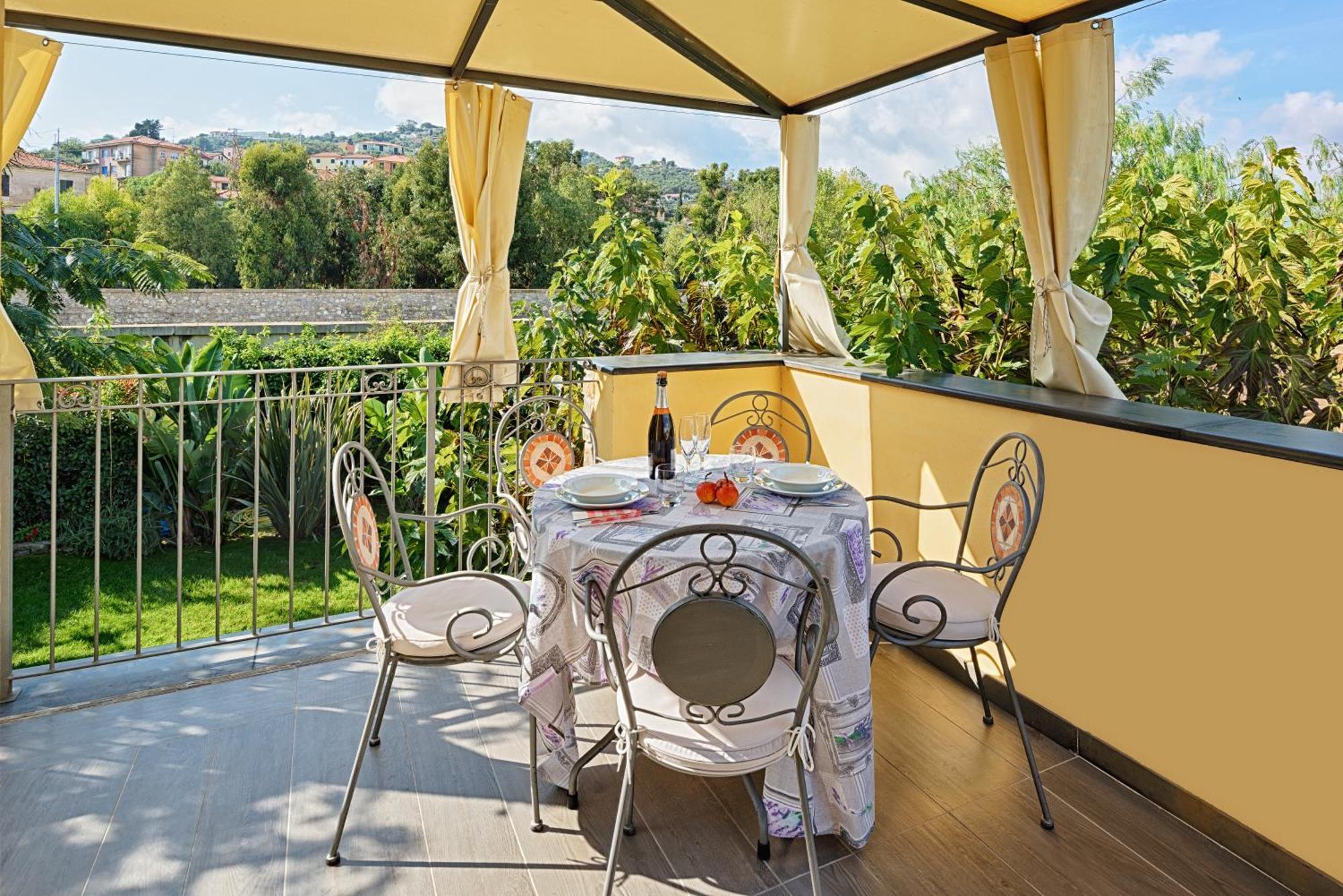 Casa Vacanze Nel Giardino Di Renzo Imperia Bagian luar foto