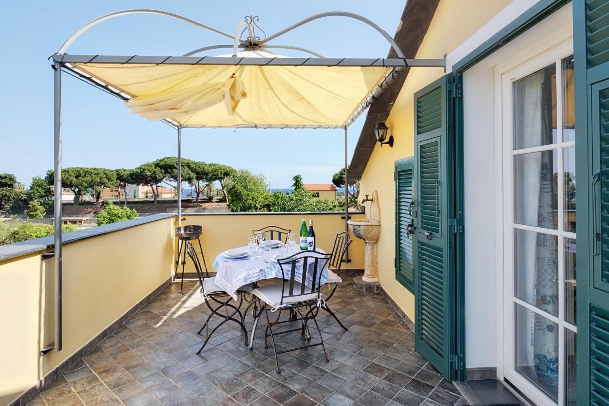Casa Vacanze Nel Giardino Di Renzo Imperia Bagian luar foto