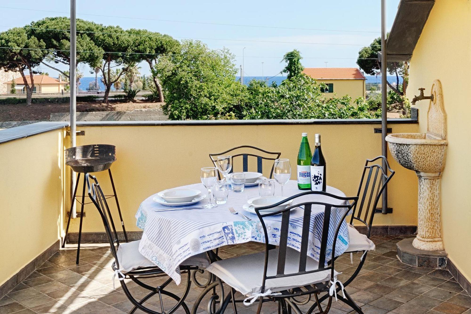 Casa Vacanze Nel Giardino Di Renzo Imperia Bagian luar foto